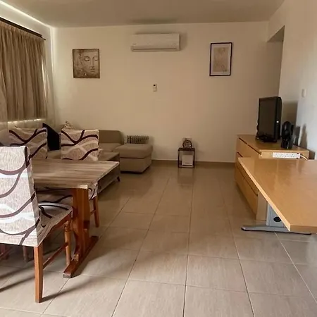 Quiet 2br Flat In דירה קיסונרגה